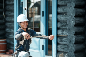 建物を検査している作業員の様子