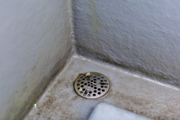 ベランダの隅にある排水口